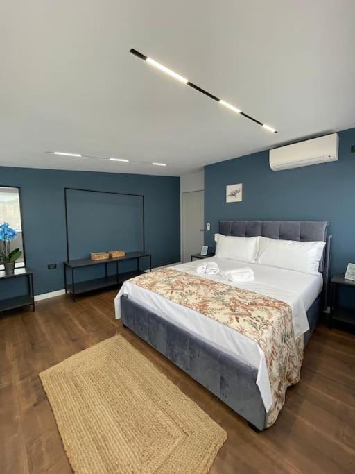 Апартаменти Voyage Penthouse Тирана Екстер'єр фото